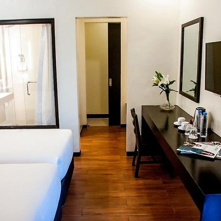 Pina Suites Ormoc Esterno foto