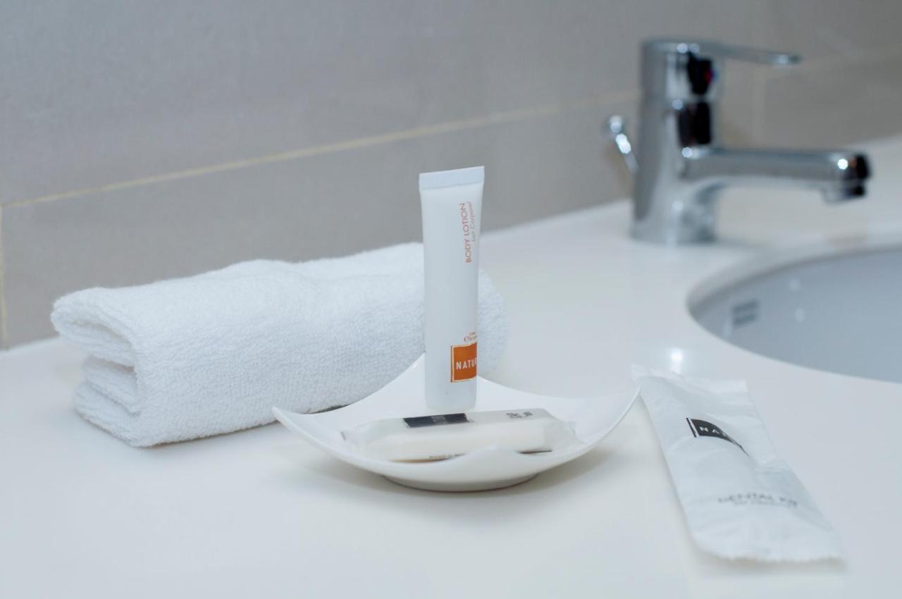 Pina Suites Ormoc Esterno foto
