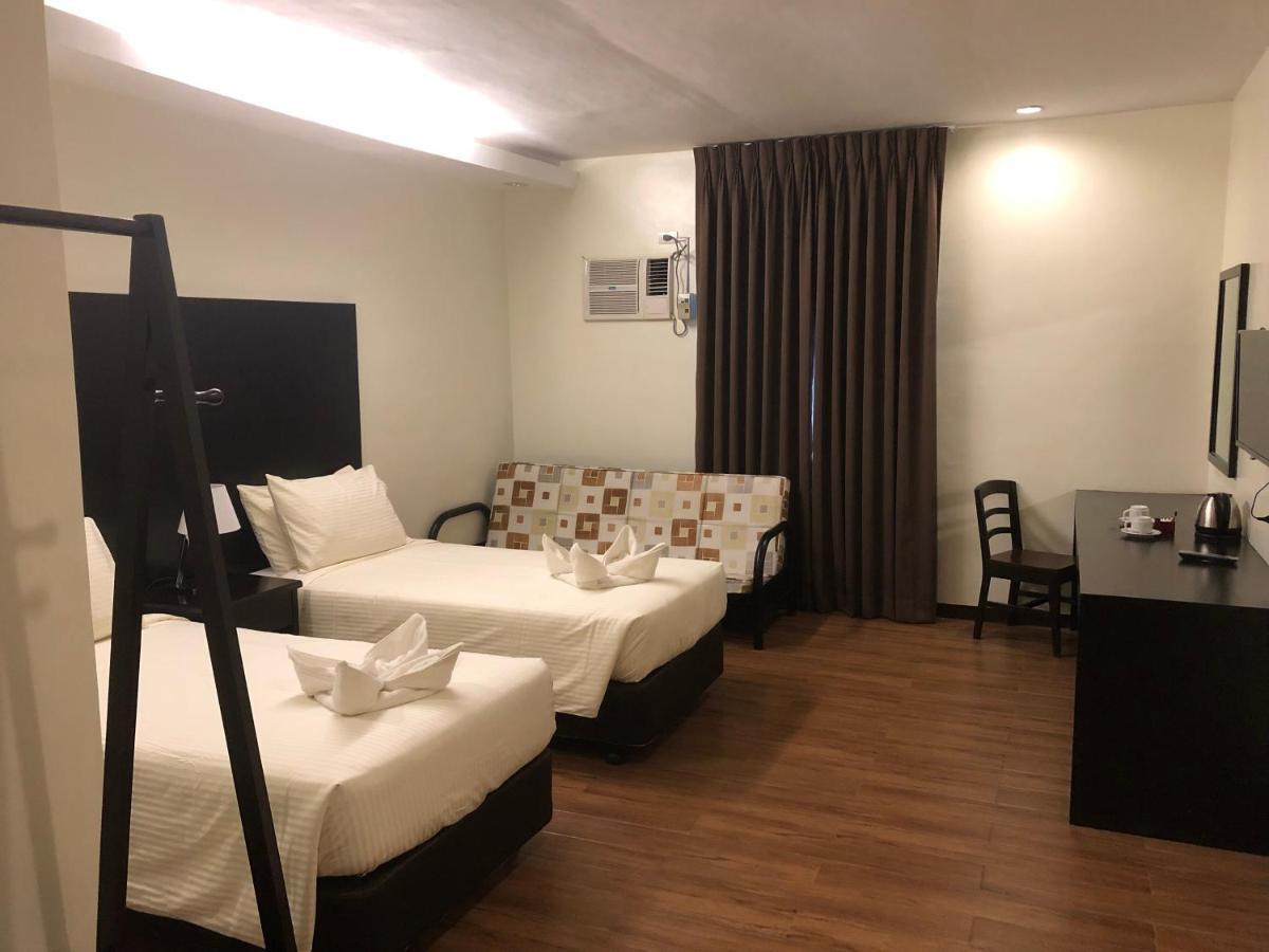 Pina Suites Ormoc Esterno foto