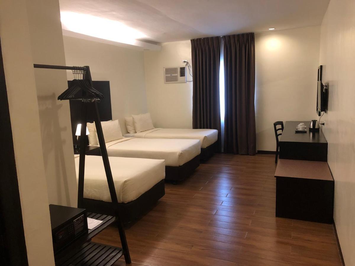 Pina Suites Ormoc Esterno foto