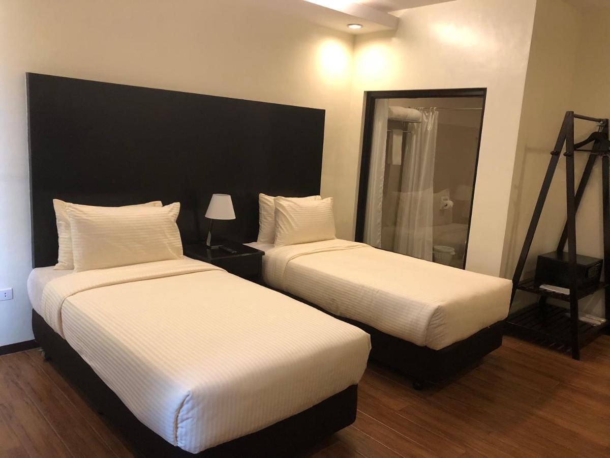 Pina Suites Ormoc Esterno foto