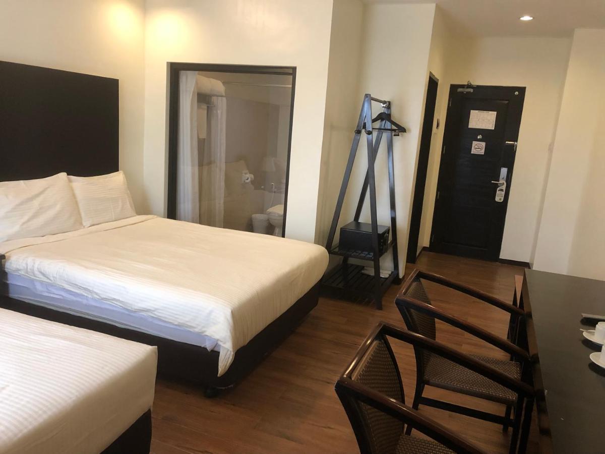 Pina Suites Ormoc Esterno foto