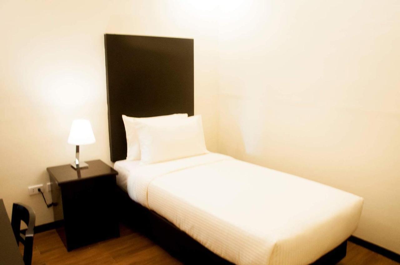 Pina Suites Ormoc Esterno foto